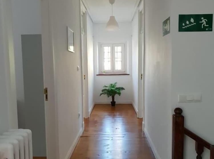 Totora Surf School & House Hostel