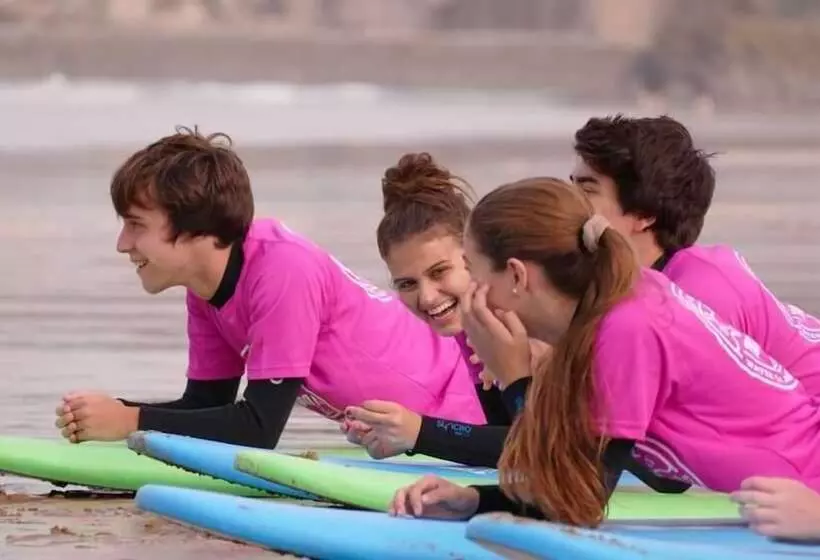 Totora Surf School & House   Hostel