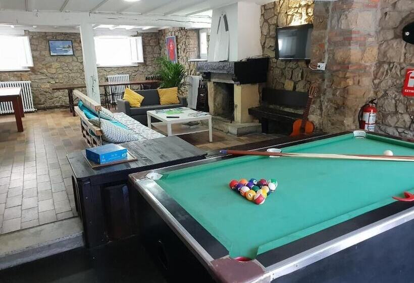 Totora Surf School & House Hostel