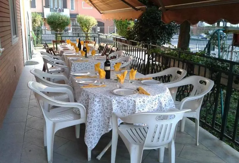 Majatalo Bed Magnolie