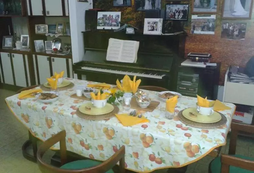 Majatalo Bed Magnolie