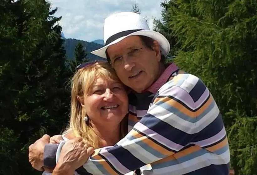 Majatalo Bed Magnolie