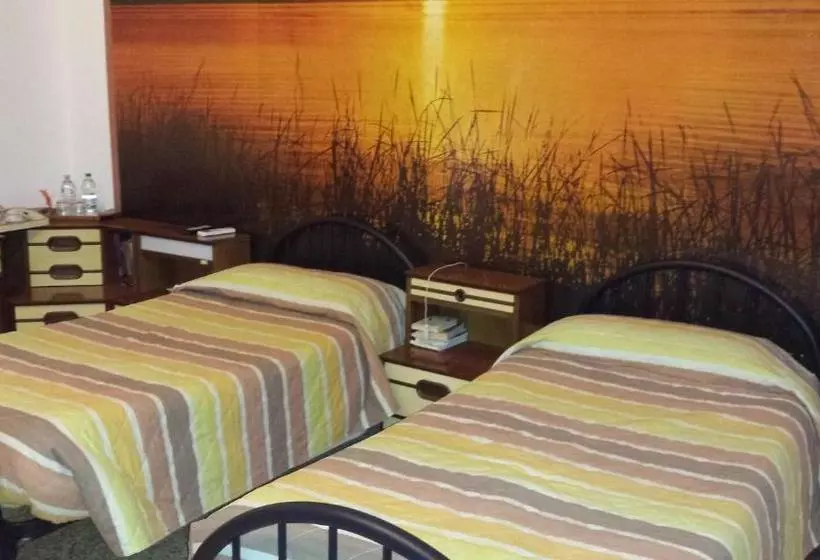 Majatalo Bed Magnolie