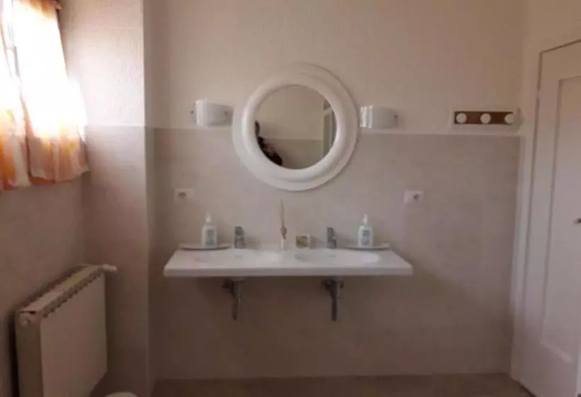 Majatalo Bed Magnolie