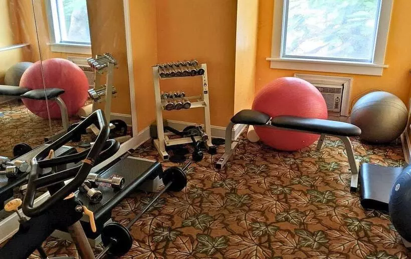 Colony Hotel & Cabaña Club