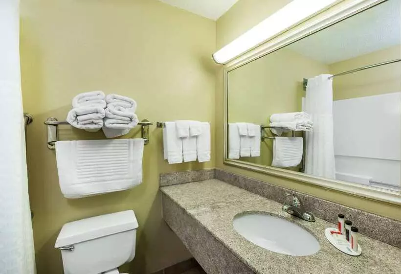 هتل Baymont By Wyndham Fort Dodge