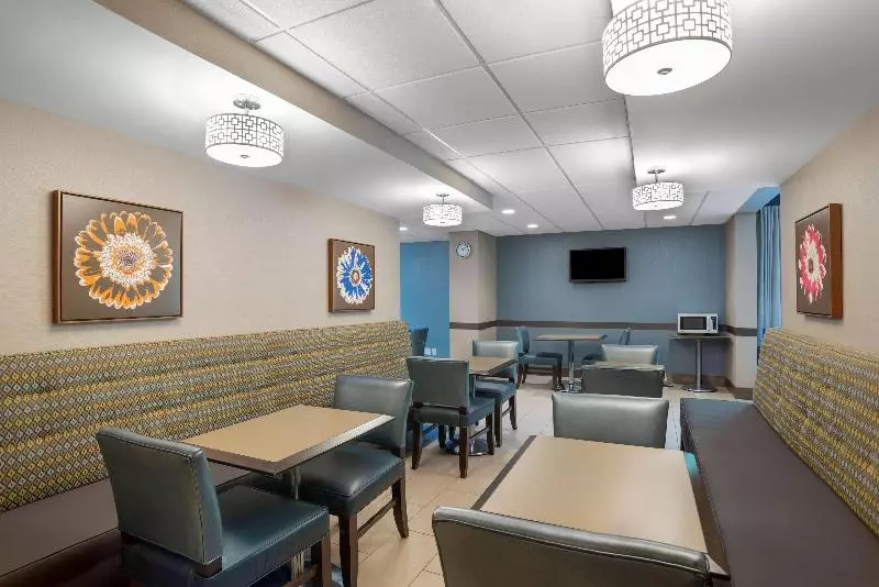 בית מלון כפרי Best Western Plus Tallahassee North