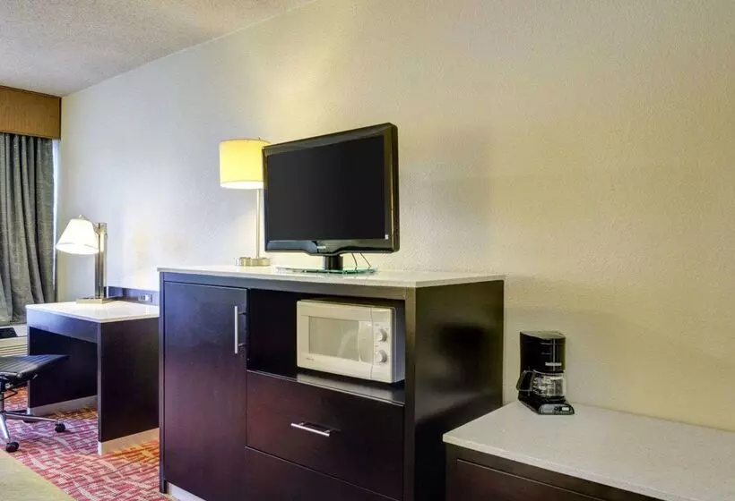 هتل Quality Inn Fort Smith I540