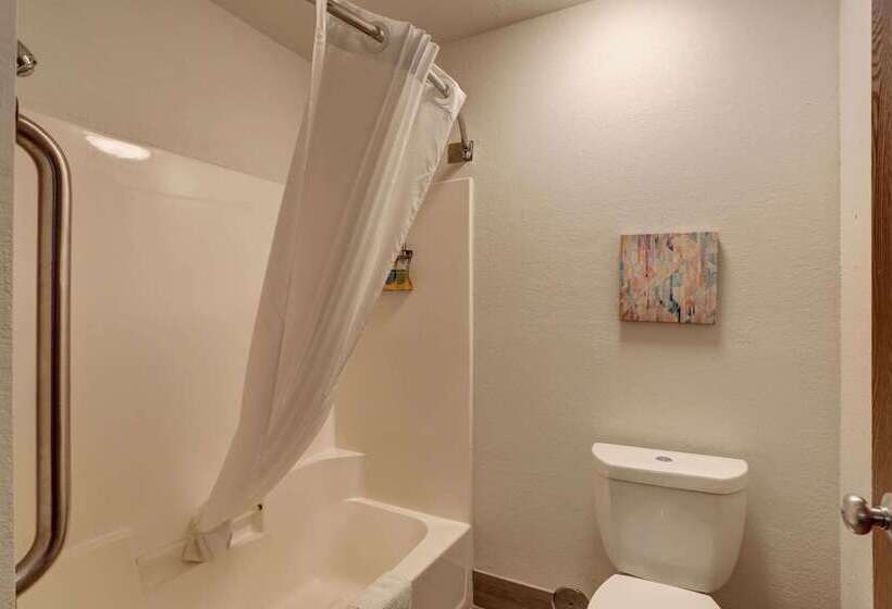 فندق Quality Inn Pierrefort Pierre