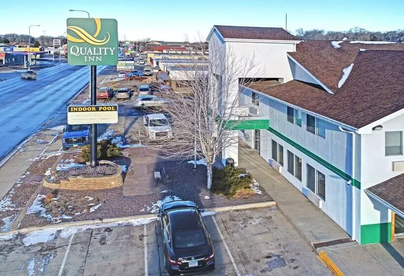 هتل Quality Inn Pierrefort Pierre