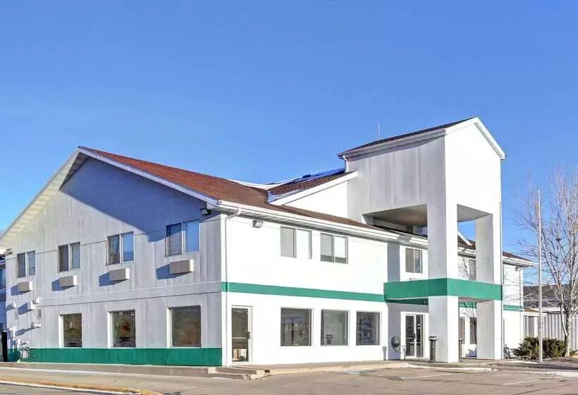 هتل Quality Inn Pierrefort Pierre