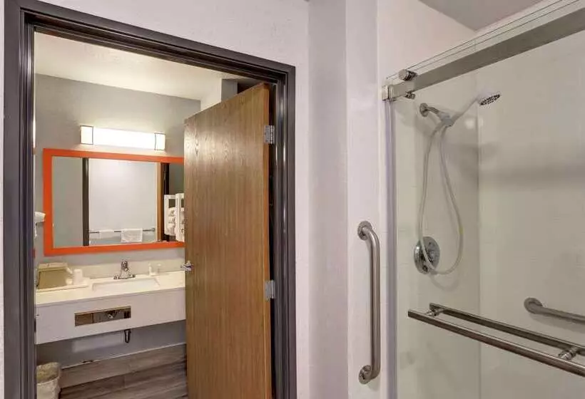 هتل Quality Inn Pierrefort Pierre