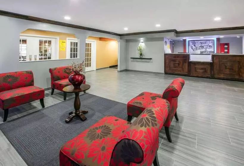 ホテル Super 8 By Wyndham Farmers Branch/north Dallas