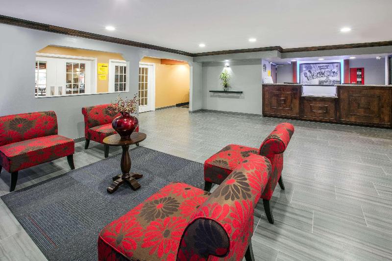 فندق Super 8 By Wyndham Farmers Branch/north Dallas