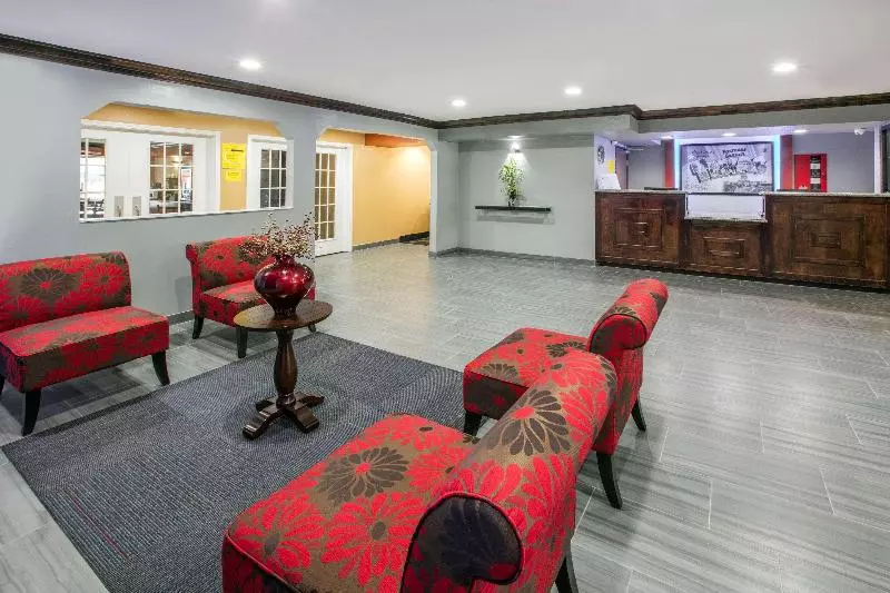 ホテル Super 8 By Wyndham Farmers Branch/north Dallas