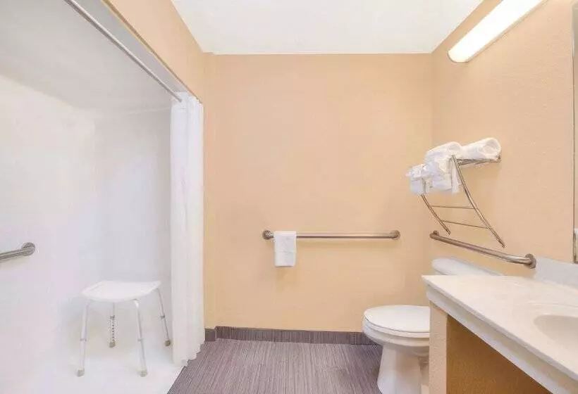 ホテル Super 8 By Wyndham Farmers Branch/north Dallas