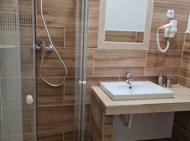 膳宿费 Tulipanvendeghaz