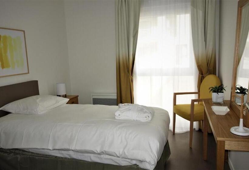 Domitys   Les Robes D Airain