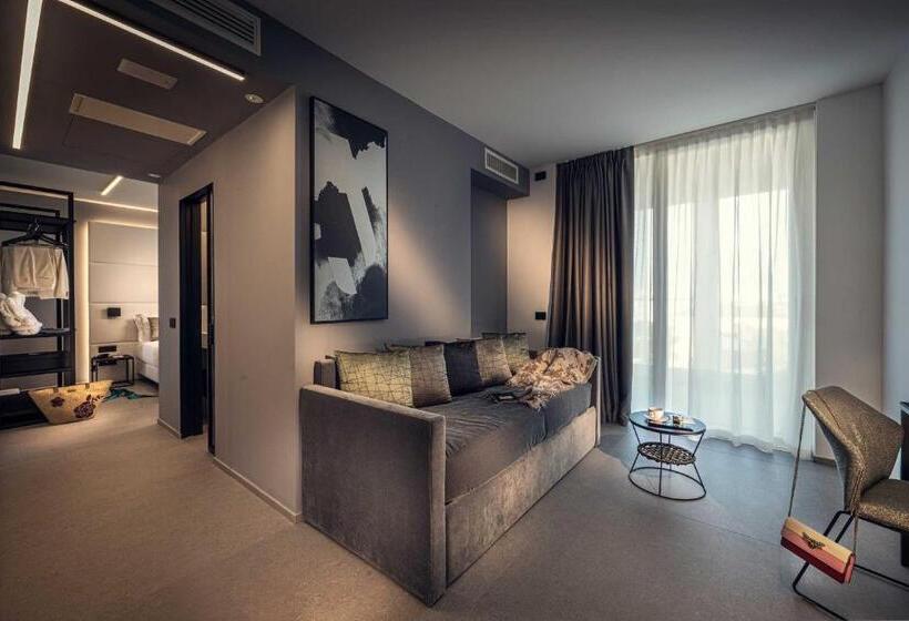 هتل J44 Lifestyle