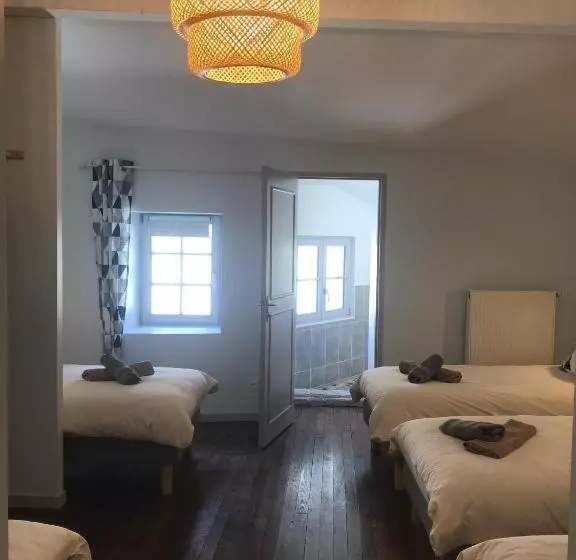 Aamiaismajoitus (B&B) Gîte Le Pied Du Géant   Local Sécurisé Pour Les Vélos