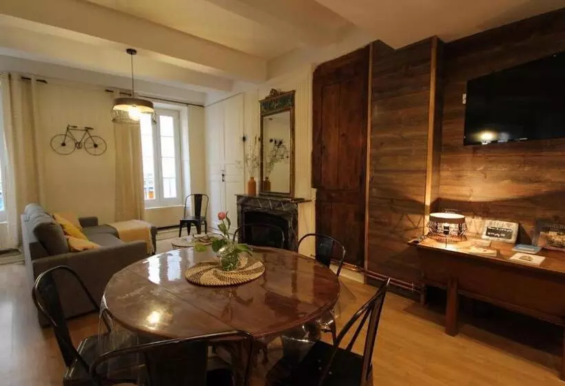 Aamiaismajoitus (B&B) Gîte Le Pied Du Géant   Local Sécurisé Pour Les Vélos