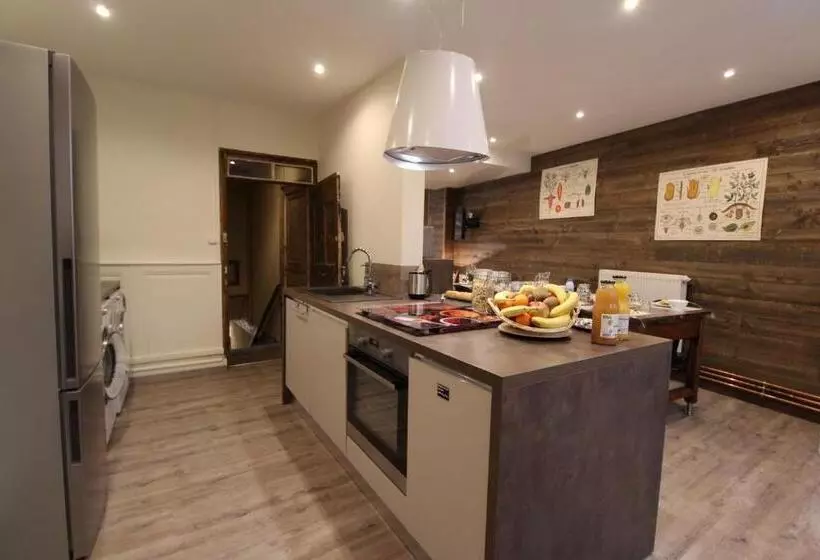 Aamiaismajoitus (B&B) Gîte Le Pied Du Géant   Local Sécurisé Pour Les Vélos