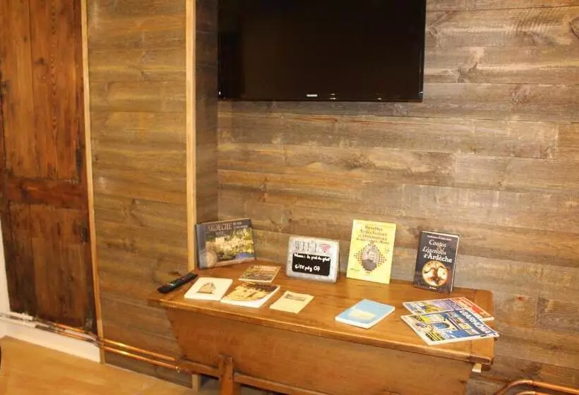 Aamiaismajoitus (B&B) Gîte Le Pied Du Géant   Local Sécurisé Pour Les Vélos