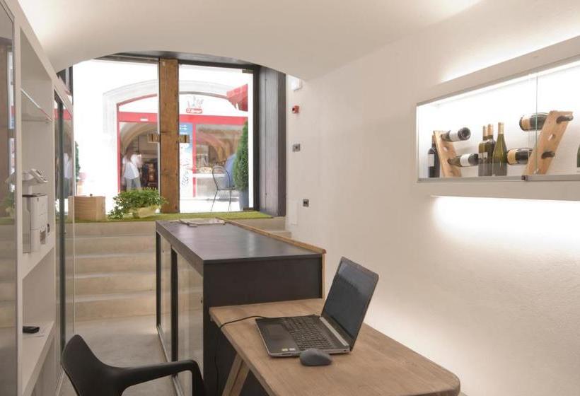 تختخواب و صبحانه Sir Thomas Bed And More