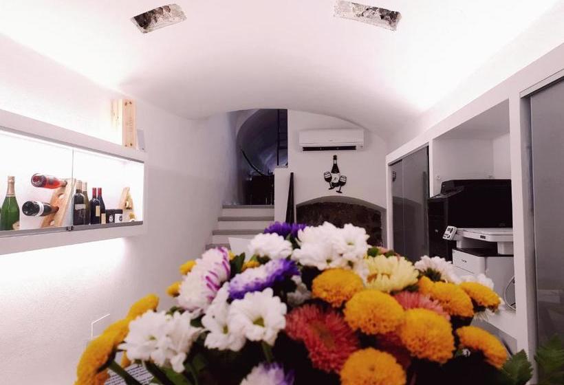 تختخواب و صبحانه Sir Thomas Bed And More