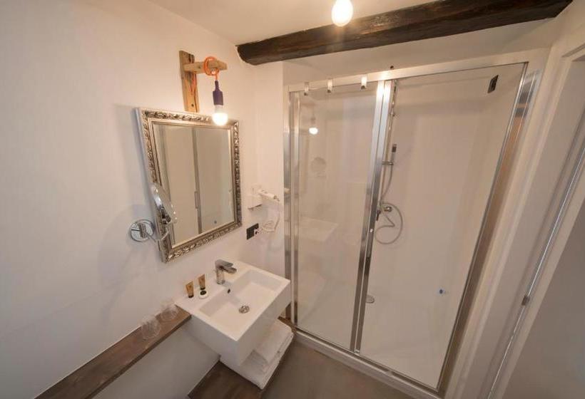 تختخواب و صبحانه Sir Thomas Bed And More