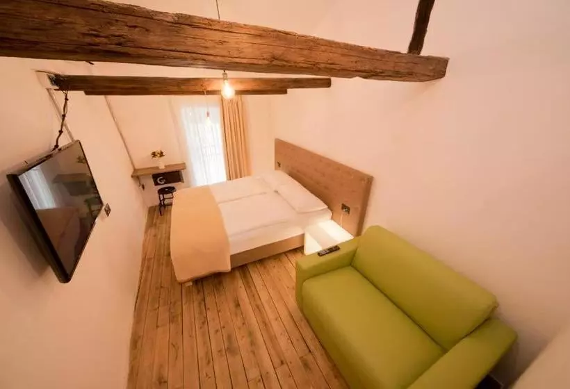تختخواب و صبحانه Sir Thomas Bed And More