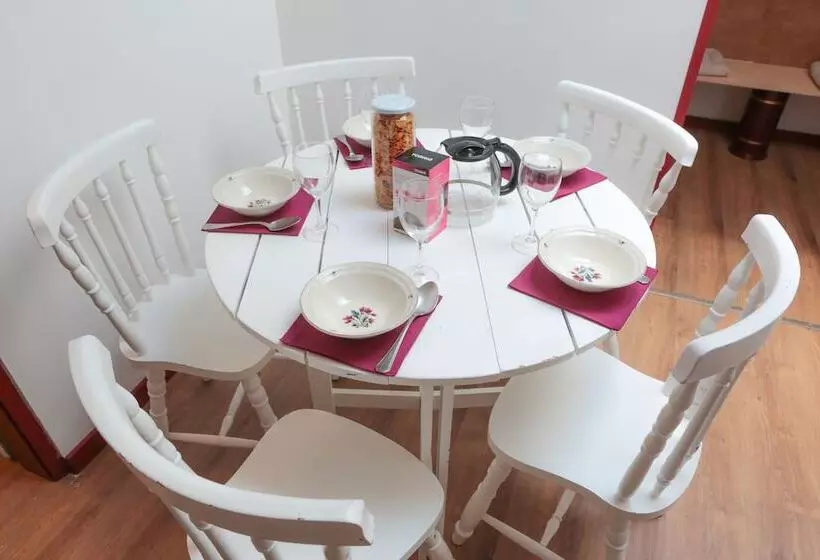 Caminha Hostel & Suites