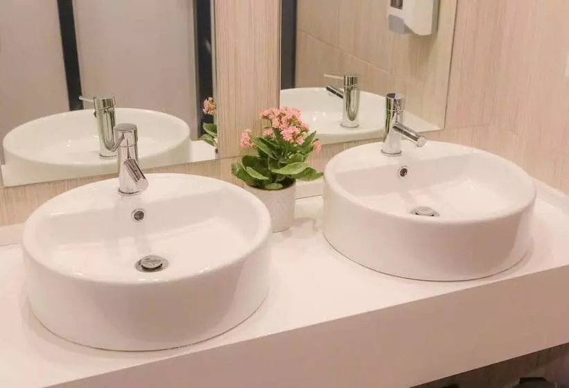 Caminha Hostel & Suites