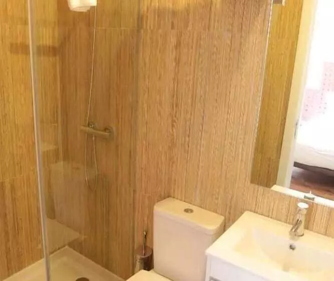 Caminha Hostel & Suites