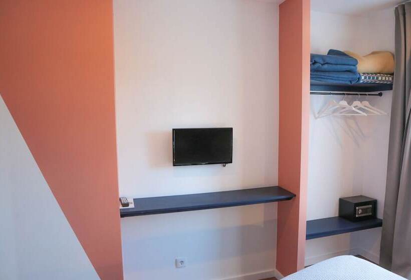 Caminha Hostel & Suites