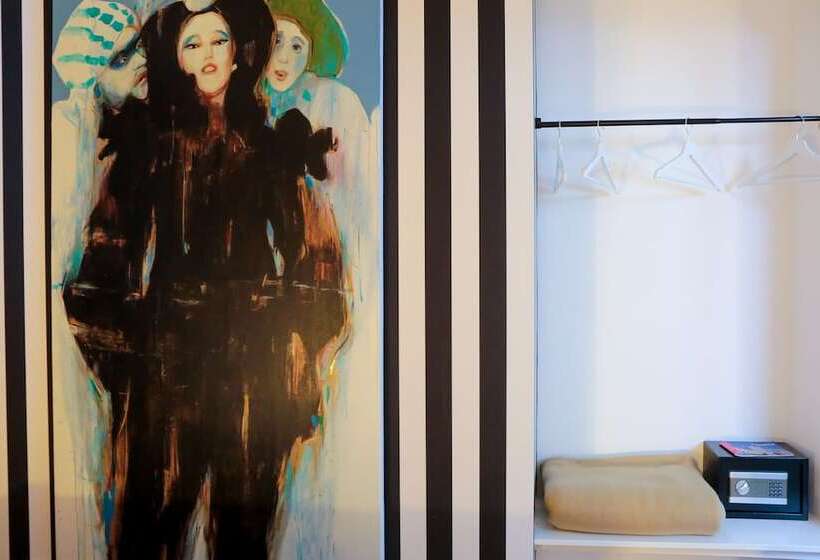 Caminha Hostel & Suites