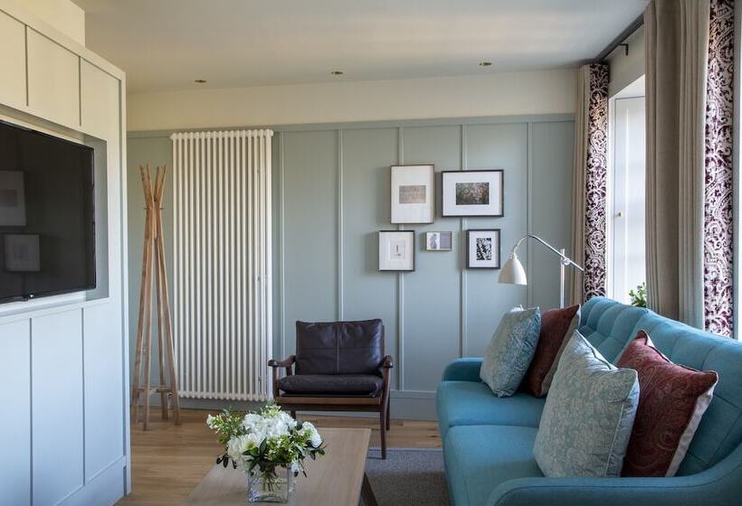 Cheval Abbey Strand Apartments At Holyrood