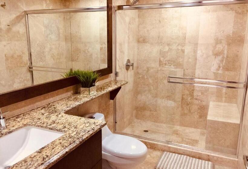 La Jolla Excellence, Exclusive Front Beach!