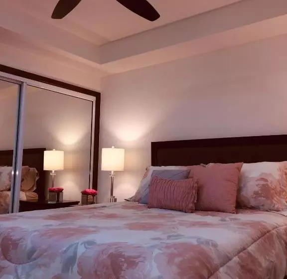 La Jolla Excellence, Exclusive Front Beach!