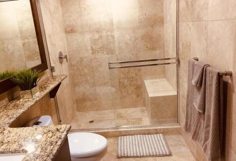 La Jolla Excellence, Exclusive Front Beach!