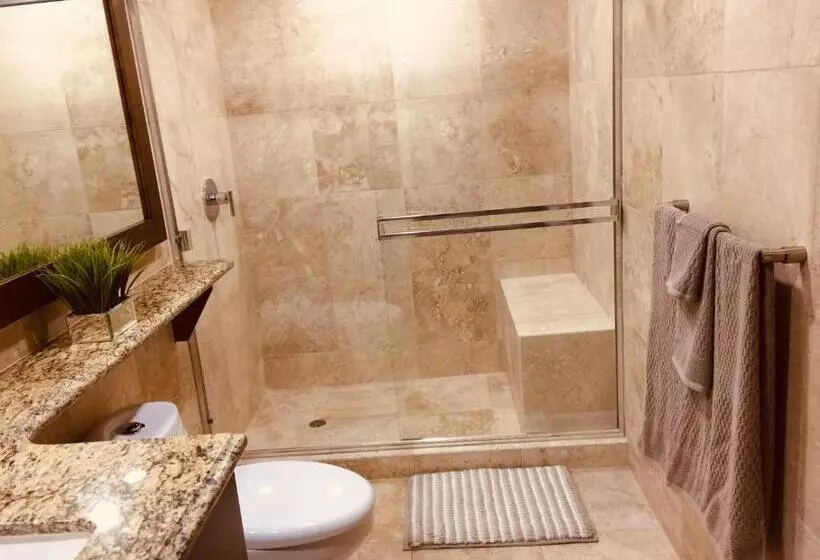 La Jolla Excellence, Exclusive Front Beach!