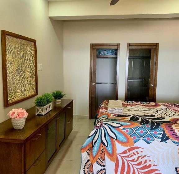 La Jolla Excellence, Exclusive Front Beach!