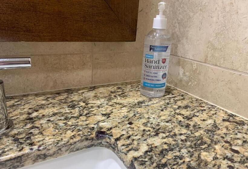 La Jolla Excellence, Exclusive Front Beach!