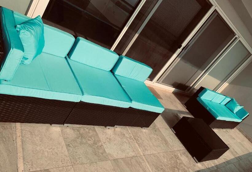 La Jolla Excellence, Exclusive Front Beach!