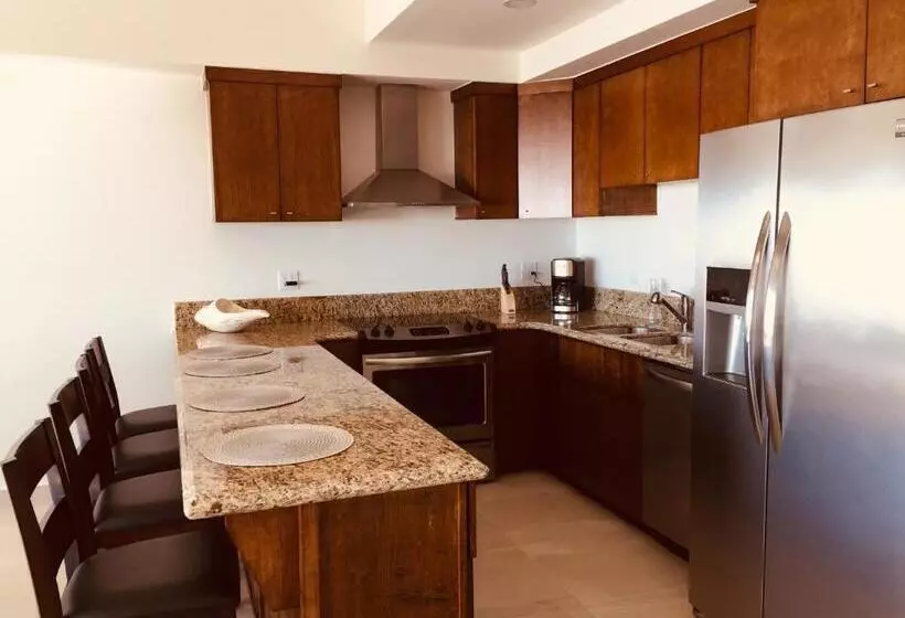 La Jolla Excellence, Exclusive Front Beach!