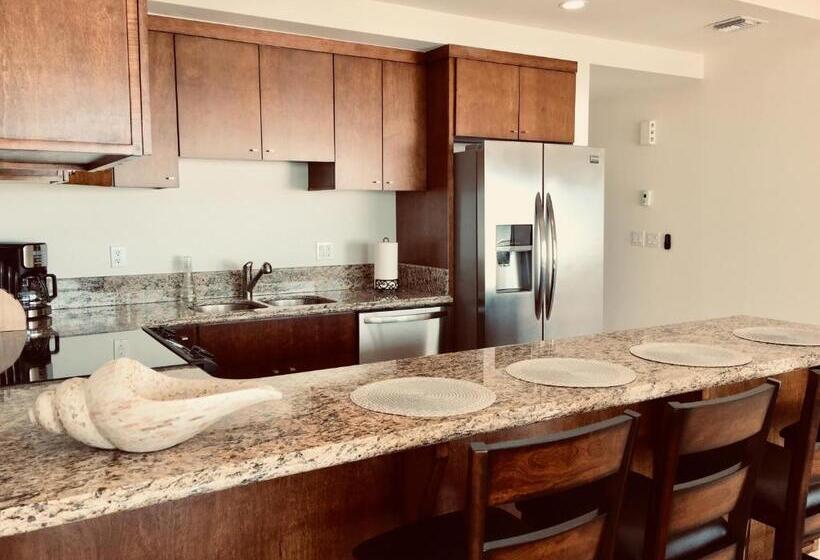 La Jolla Excellence, Exclusive Front Beach!