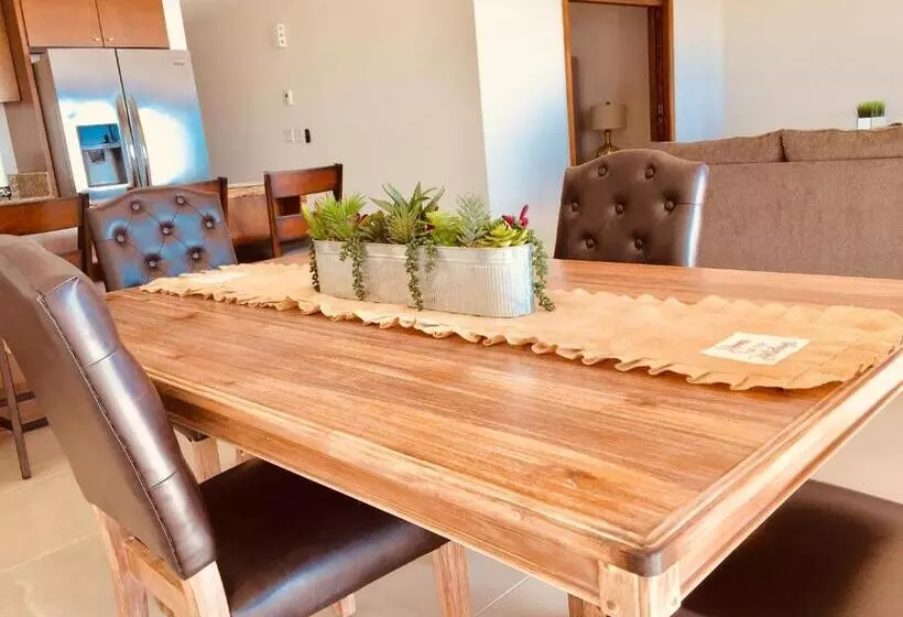 La Jolla Excellence, Exclusive Front Beach!