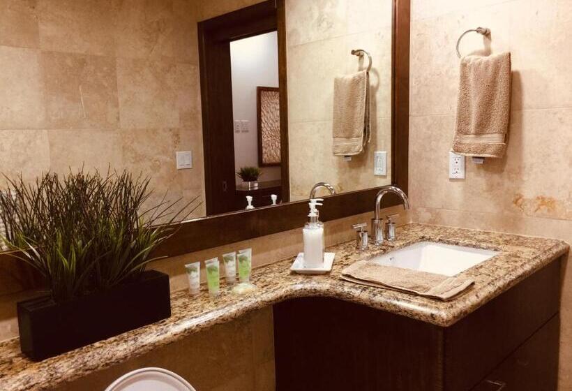 La Jolla Excellence, Exclusive Front Beach!