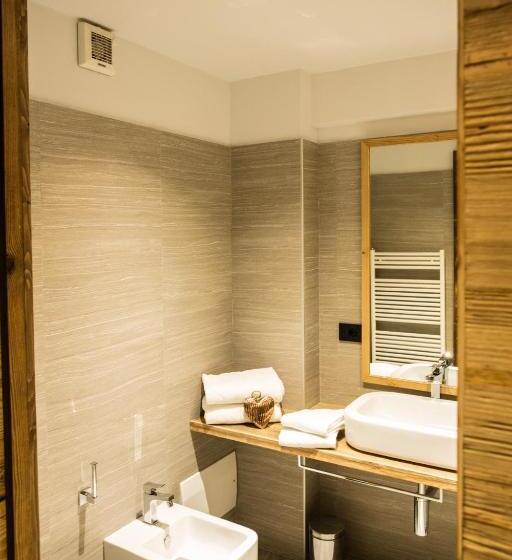 بنسيون Alpine Rooms Guesthouse