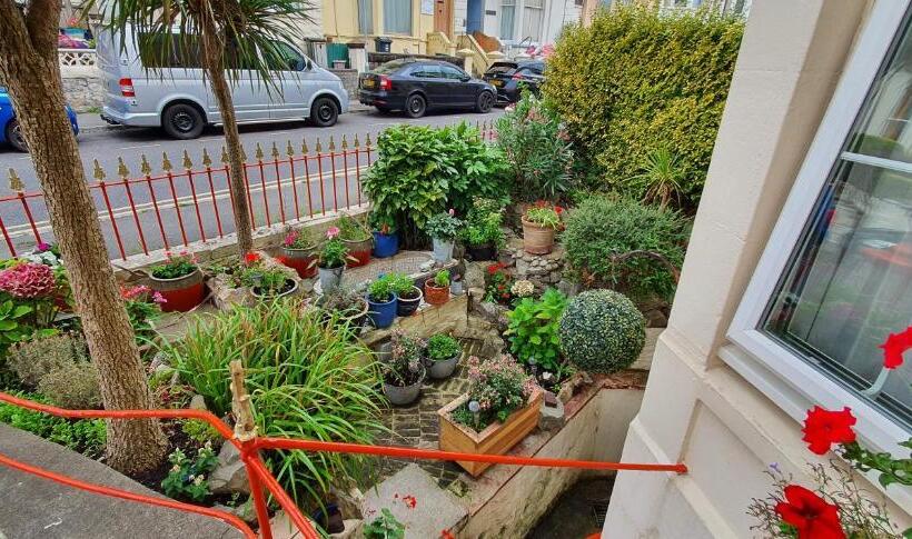 بنسيون Corbiere Guest House